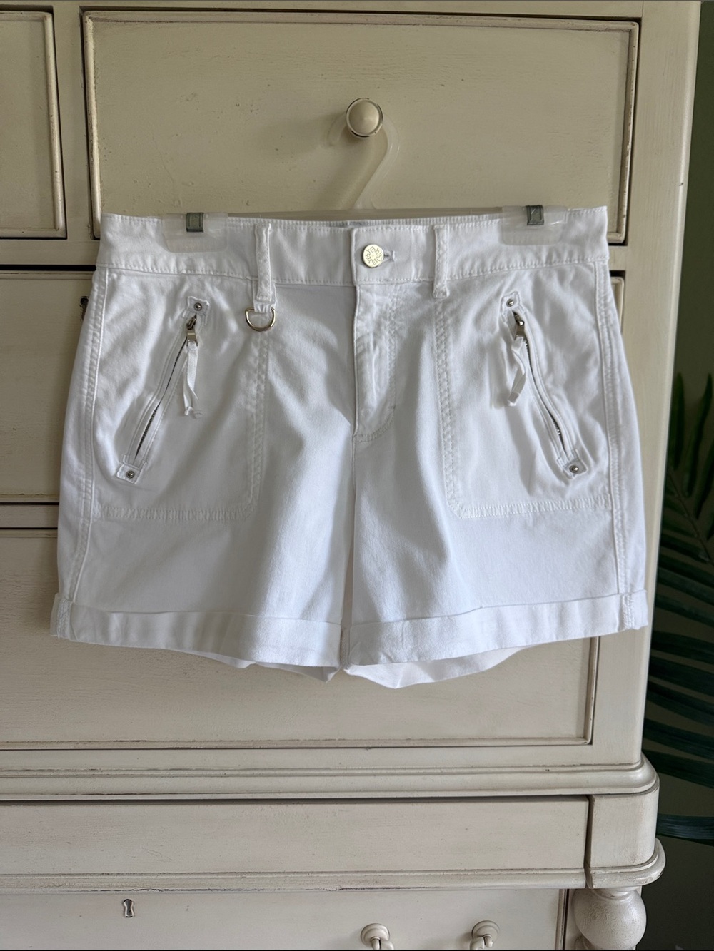 White House Black Market white Pret A Play Zip-Pocket Shorts size 6